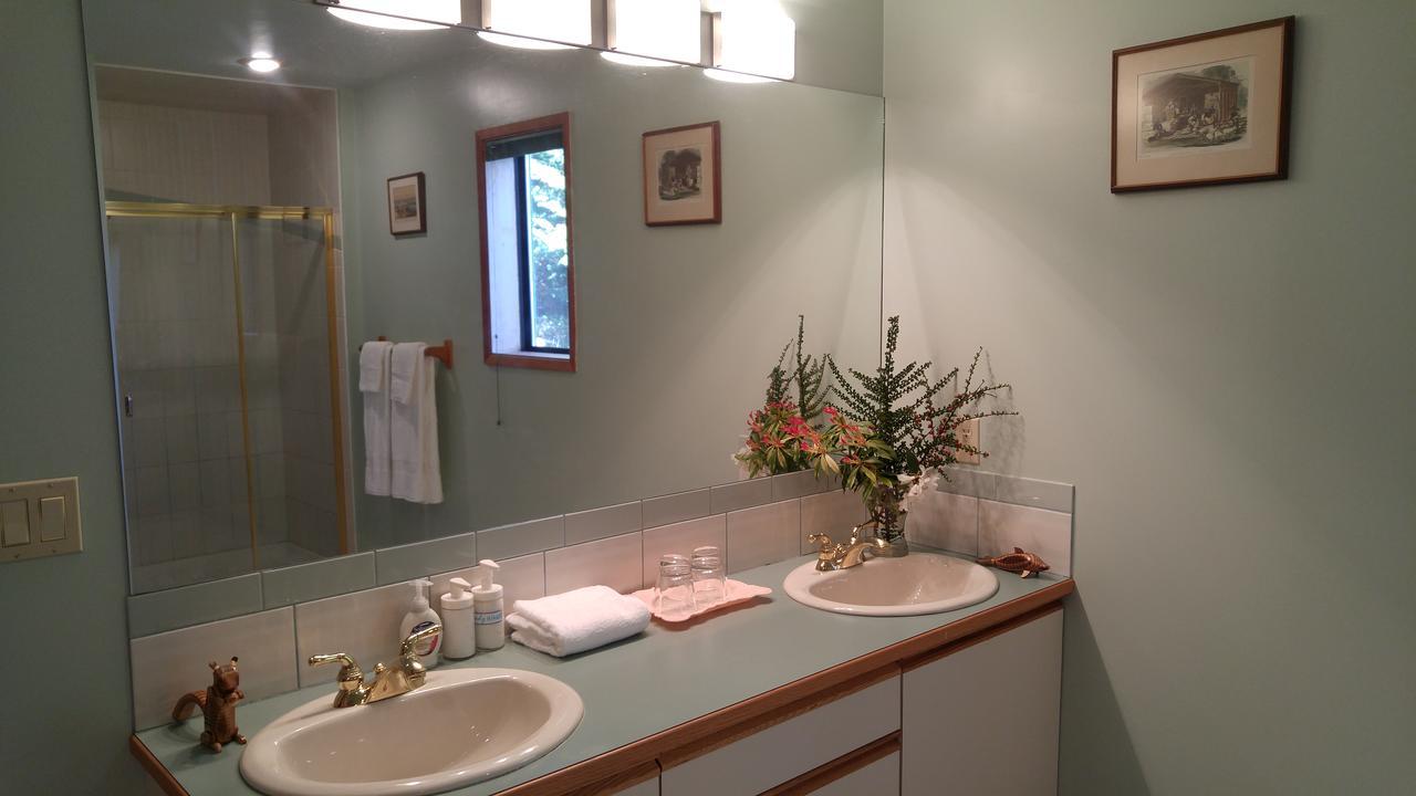 Sunshine Coast Treetop B&B Sechelt Eksteriør billede